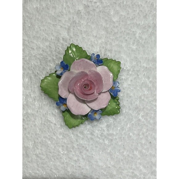Vintage Crown Staffordshire England Porcelain Rose Brooch Pin Pink *Tiny Flaw - Picture 1 of 10